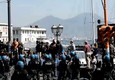 Scontri tra manifestanti e polizia a Napoli © ANSA