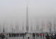 Piazza San Pietro avvolta nella nebbia © ANSA