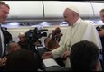 Papa Francesco parla sull'aereo per l'Egitto © ANSA