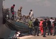 Sbarcano a Bari 640 migranti, tra loro donne incinte © ANSA