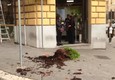 Maltempo, un grosso vaso cade tra i turisti in via Nazionale a Roma © ANSA