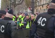 Centinaia di gilet gialli manifestano a Parigi © ANSA