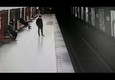Bimbo di 2 anni si lancia su binari metro a Milano, salvato (ANSA)