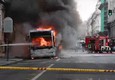 Autobus in fiamme, vigili del fuoco al lavoro © ANSA