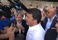 L'abbraccio tra Gentiloni e Renzi alla manifestazione Pd © ANSA