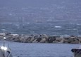 Napoli, forti raffiche di vento e mare in tempesta © ANSA