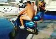 Balotelli a Napoli, 2mila euro a uomo che si tuffa in scooter © ANSA