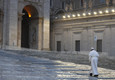 Papa Francesco arriva a Piazza San Pietro per la benedizione Urbi et Orbi © Ansa