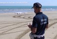 Coronavirus, Polizia controlla con i droni le spiagge di Rimini © ANSA