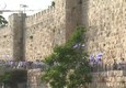 Gerusalemme, israeliani in marcia lungo le mura nonostante il divieto © ANSA