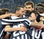 I giocatori della Juventus festeggiano dopo aver segnato in Juventus-Parma © ANSA 