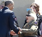 Obama con una veterana © EPA