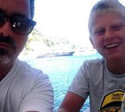 Valerio Roscetti in vacanza in Grecia con il figlio © ANSA