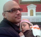 Pescara, Simona dorme in braccio a papa Arnaldo © ANSA