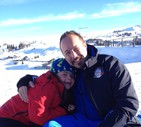 Alpe di Siusi, Bolzano: Matteo Salvatori con la figlia Eleonora di 7 anni che impara a sciare per la prima volta © ANSA