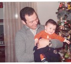 Papà Leonardo con la piccola Ale - Rovigo Natale 1976 © Ansa