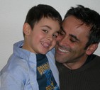 Massimo Tinti con il figlio a Cagliari il 4 febbraio 2007 © ANSA