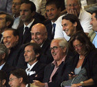 Silvio Berlusconi, Adriano Galliani e Zlatan Ibrahimovic in tribuna al Meazza di  Milano, il 29 agosto 2010 © ANSA