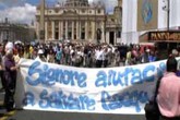 Referendum, religiosi a Piazza San Pietro
