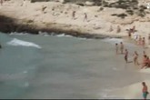 Naufragio: a Lampedusa bagnanti in spiaggia