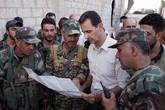 Bashar al-Assad con le truppe siriane a Ghouta (ANSA)