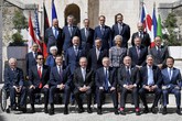 La fotografia di tutti i partecipanti al G7 Finanze di bari (ANSA)
