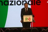 Pd, Renzi: bestialita' dire Macron-Le Pen uguali
