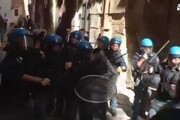 Scuola: studenti fanno video 'caricati brutalmente' da polizia