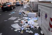Livorno invasa dai rifiuti durante sciopero spazzini