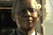 Svelata statua di Nelson Mandela di 2 metri
