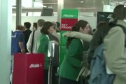 Alitalia: tagli 20% stipendi e blocco scatti