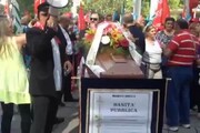 Lavoratori inscenano funerale Sanita'