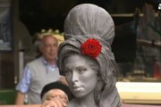 A Camden la statua di Amy Winehouse
