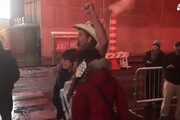 Il cowboy di Times Square sfida la tempesta