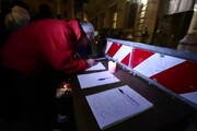 Charlie Hebdo: fiaccolata a Roma, candele e matite alzate
