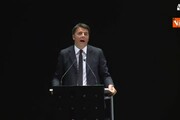Renzi: 'Abbassare le tasse in Italia è giusto'