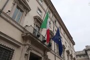 A Palazzo Chigi bandiere a mezz'asta