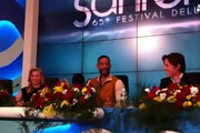 Sanremo: Will Smith canta 'Volare' in sala stampa