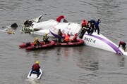 Taiwan: aereo con 58 passeggeri cade in un fiume, due morti