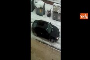 Maltempo: autista non sa guidare sulla neve, il video diventa virale
