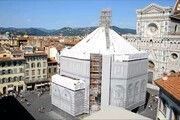 Restauratori-alpinisti sul Battistero di Firenze