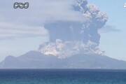 Il risveglio del vulcano Shindake in Giappone