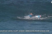 Squalo attacca campione del mondo di surf, illeso
