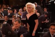 Golden Globe, Lady Gaga 'inciampa' su Di Caprio