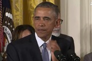 Obama piange ricordando le stragi di bambini