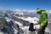 Philippe Genin, la guida alpina che suona i Beatles sulle vette
