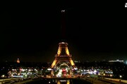 La Tour Eiffel si spegne per le vittime di Aleppo