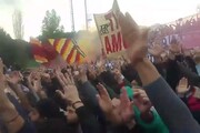 I giocatori della Roma salutano i tifosi