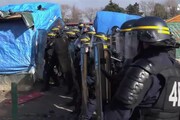 Sgombero sospeso nella Giungla di Calais