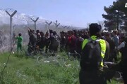Polizia spara lacrimogeni contro migranti